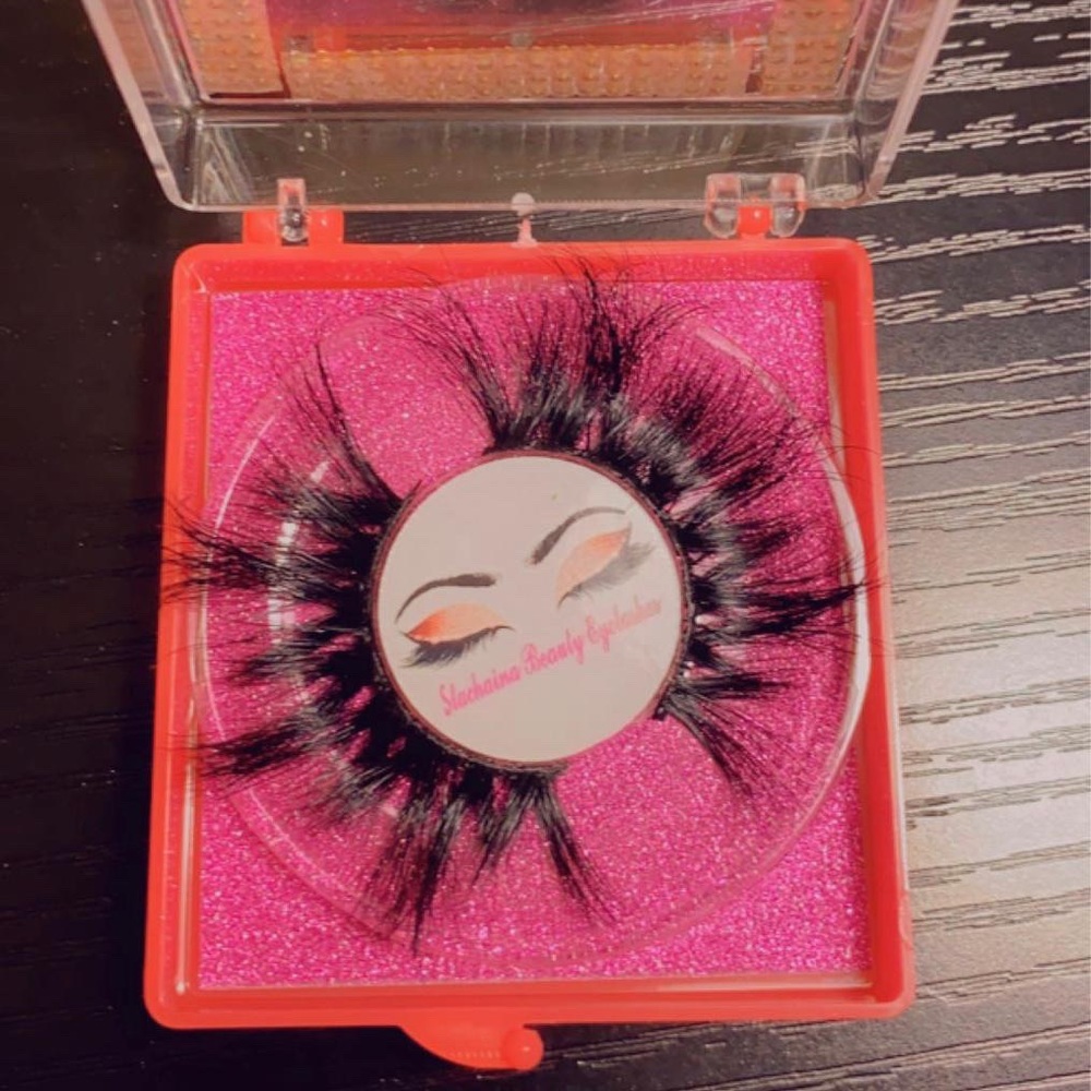 Lashes - Picture 2 of 3